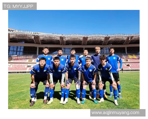 冬季严寒中足球明星们的训练瞬间展现了他们的坚持与热爱 冬季严寒中足球明星们的训练瞬间展现了他们的坚持与热爱